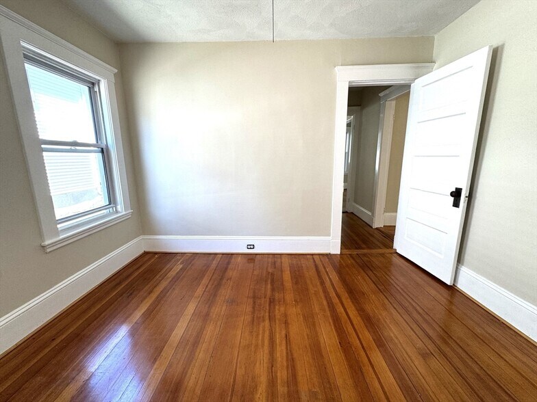 Building Photo - 18 Hunnewell Ave