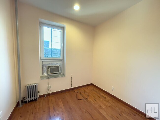 Building Photo - HURON STREET / Greenpoint Brooklyn / Spaci...