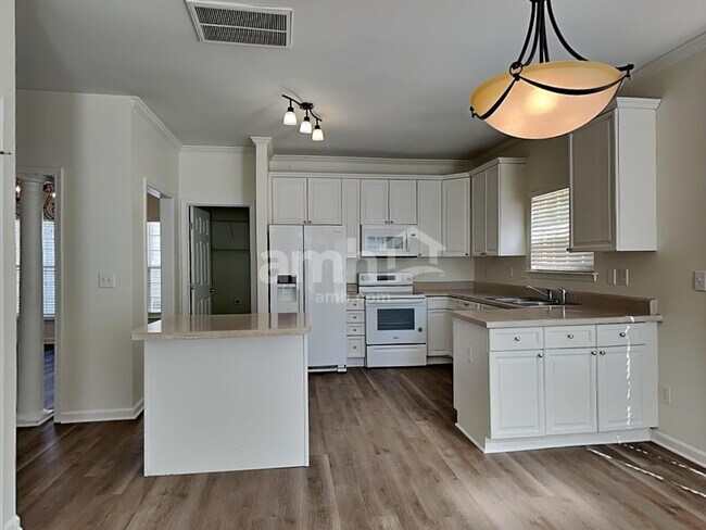 Building Photo - 1015 Farmingham Ln