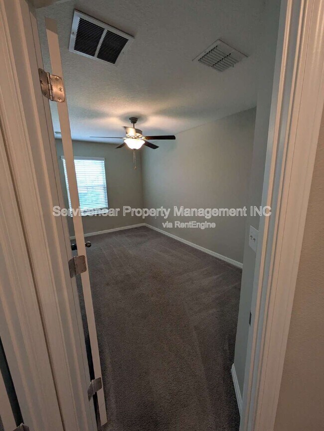 Building Photo - 11818 Dumaine Valley Rd