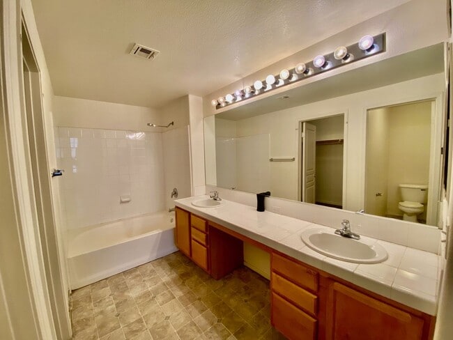 Building Photo - Executive Summerlin Suite