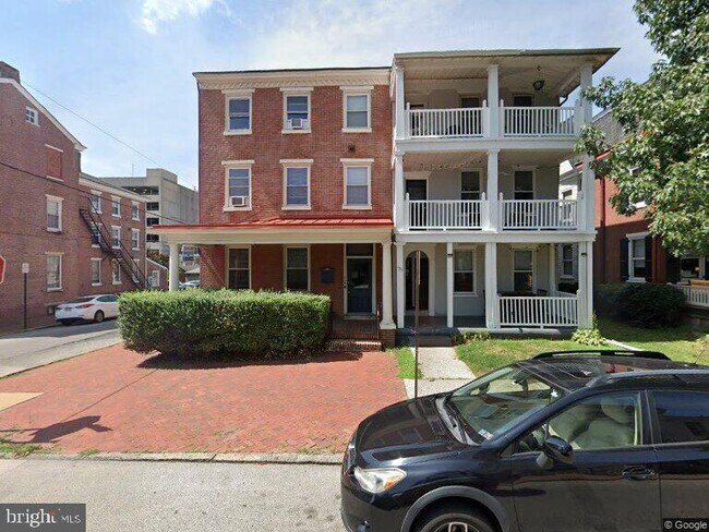 Building Photo - 131 W Miner St