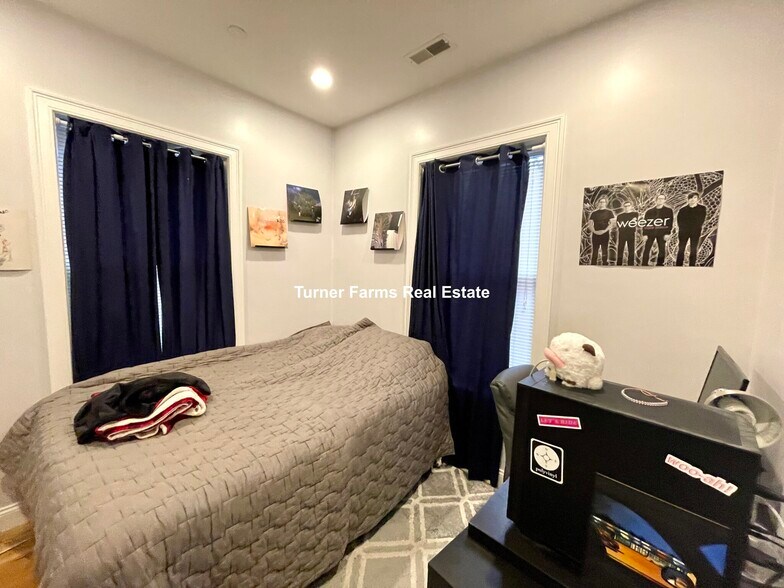 Building Photo - 721 Parker St