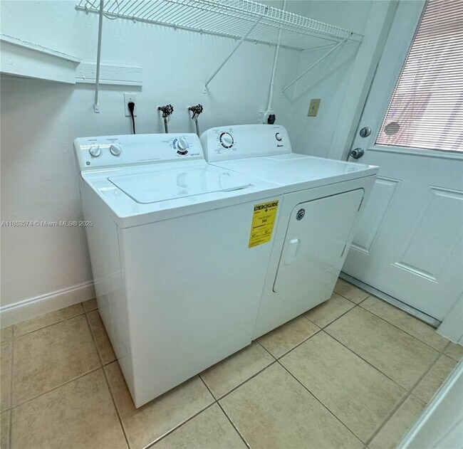 Building Photo - 5710 SW 55th St