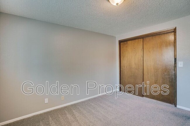 Building Photo - 3703 E Pine Hill Dr