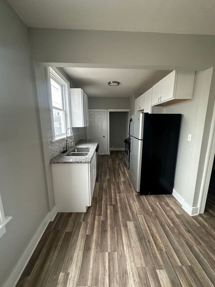 Building Photo - 833 Lilley Ave