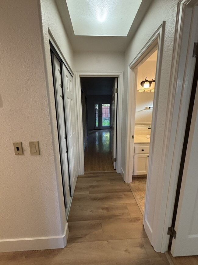 Building Photo - 34 Alvares Ct