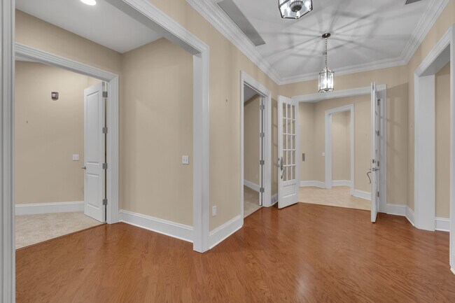 Building Photo - 1021 Oval Rd