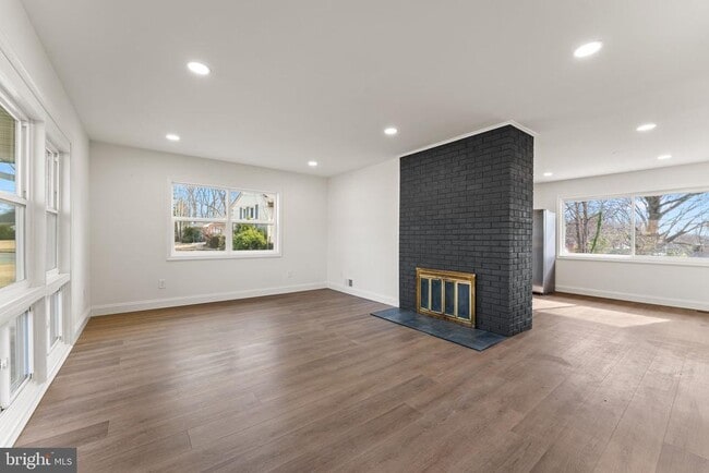 Building Photo - 7407 Kelvin Pl