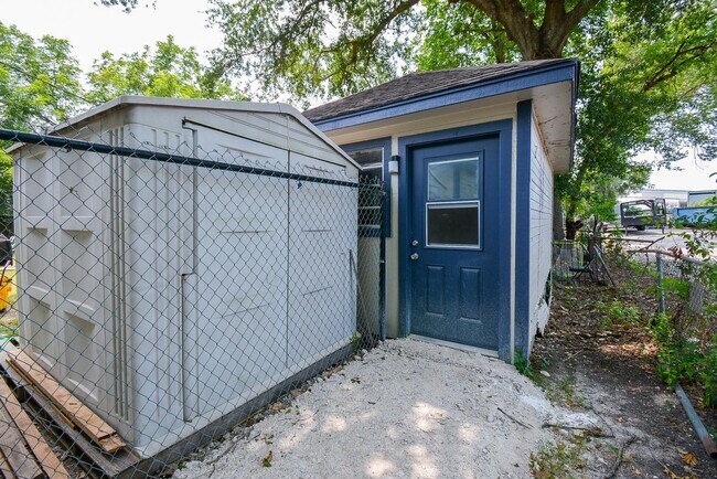 Building Photo - 2117 Thonig Rd