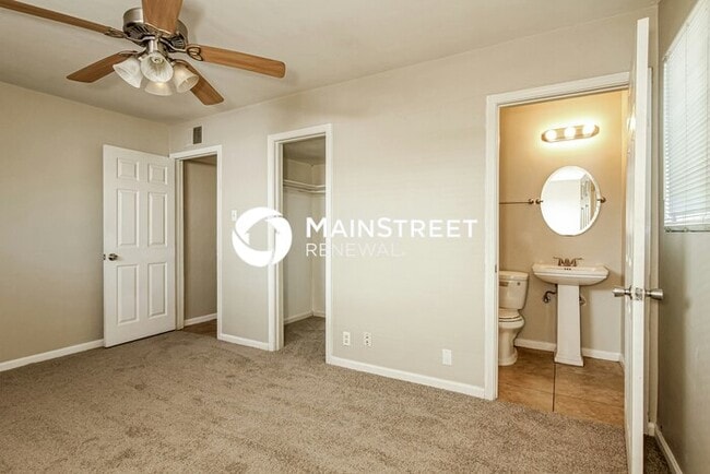 Building Photo - 3 Bedroom Pet-Friendly Home in Phoenix, AZ with Main Street Renewal