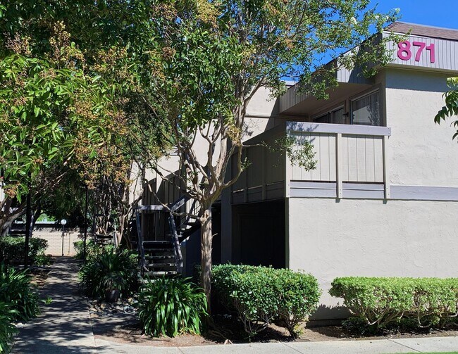 Building Photo - SUNNYVALE - Beautifully remodeled condomin...