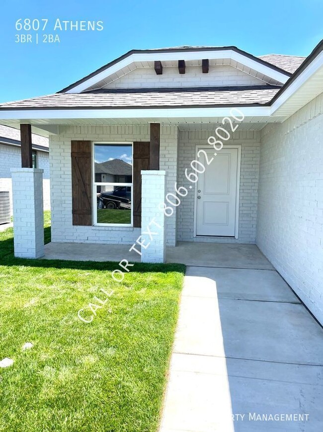 Building Photo - Beautiful 3 bed 2 bath home with turfed ba...