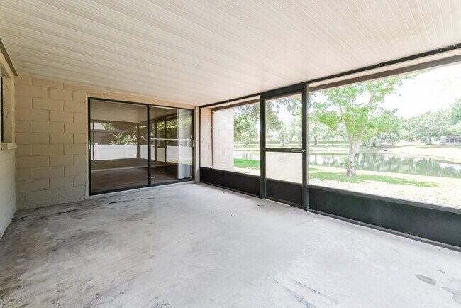 Building Photo - 11211 Fiddlewood Dr