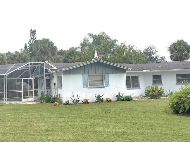 Building Photo - 2BR/2BA Pool Home in South Venice