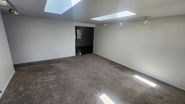 Building Photo - 808 S Cedarcrest Dr