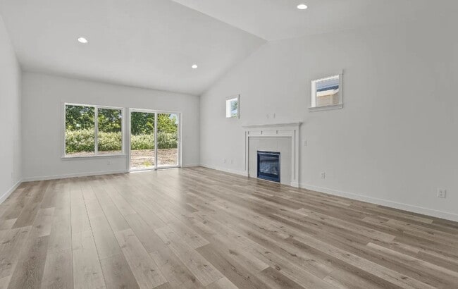 Building Photo - 718 Tigerlily St