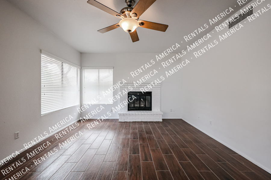 Building Photo - 967 E Rockwell Dr