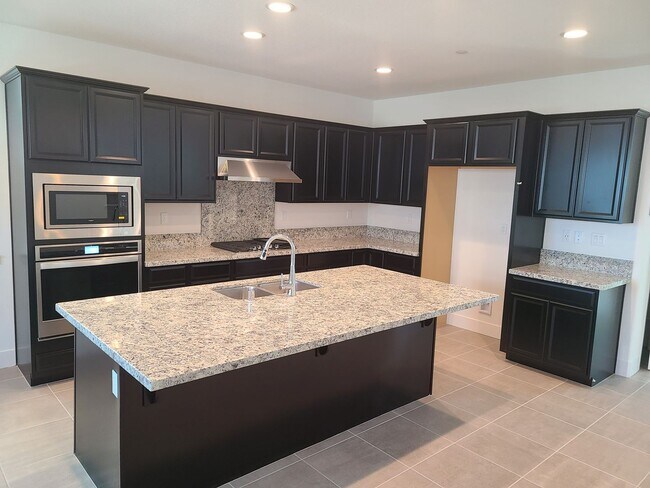 Building Photo - Stunning 4 Bedroom, 3 Bath Mountain house Home W/ Solar