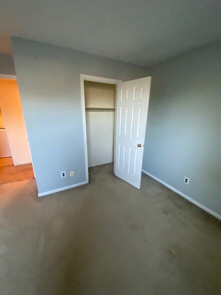 Building Photo - 121 Lamplighter Ct