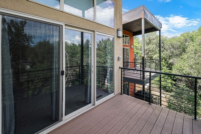 Building Photo - Creekside Townhome with Balconies on Every...