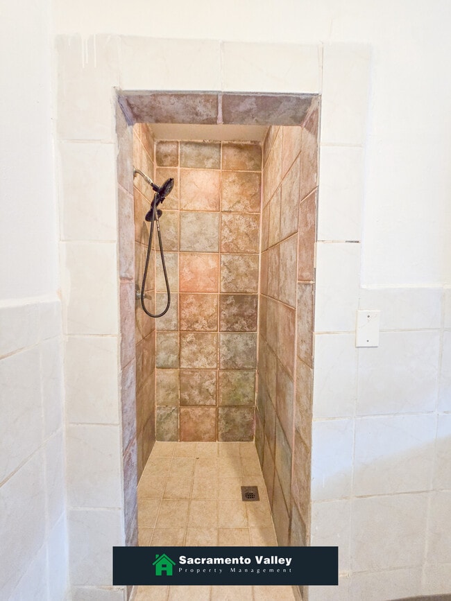 Building Photo - 4235 Arlington Ave