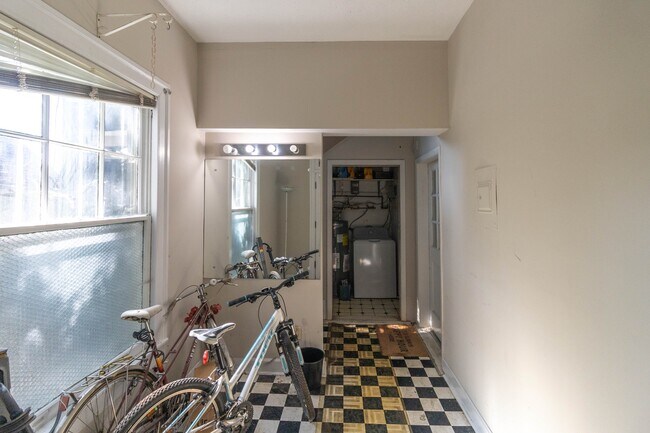 Building Photo - 602 Caswell Ave