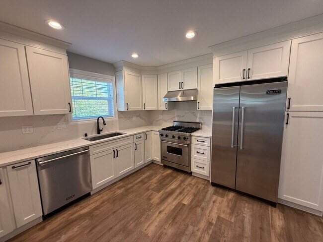 Building Photo - POULSBO - BEAUTIFUL AND BRANDNEW 1 BED 1 BATH