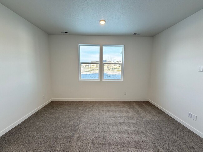 Building Photo - Brand New Post Falls Home!!