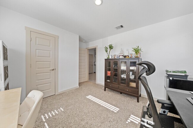 Building Photo - 30010 Reagans Rnch Dr