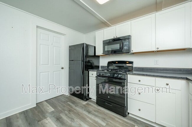 Building Photo - 2409 45th St