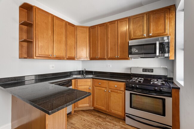 Building Photo - 7324 N Damen Ave