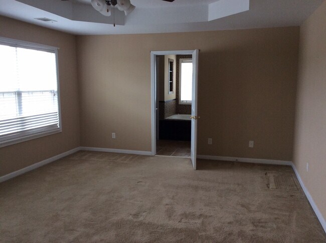 Building Photo - 136 Rendition Dr