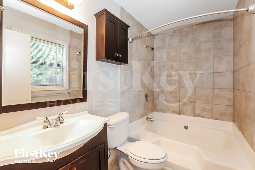 Building Photo - 1389 Millstream Trail NW