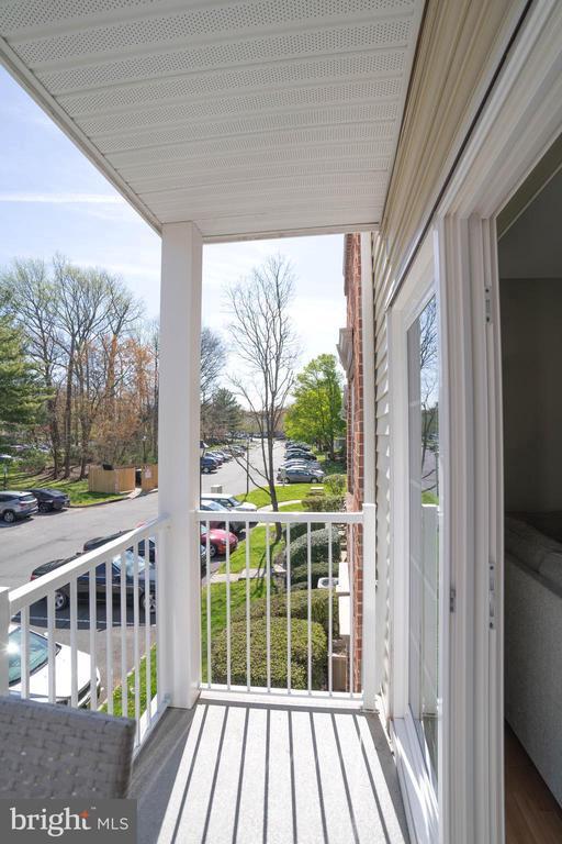 Building Photo - 27 Chambord Ct