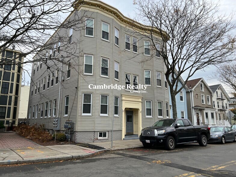 Building Photo - 113 Columbia St