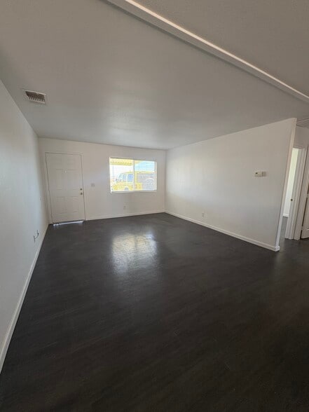 Living Room - 73538 Sun Valley Dr