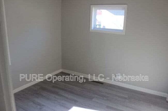 Building Photo - 670 S 69th St