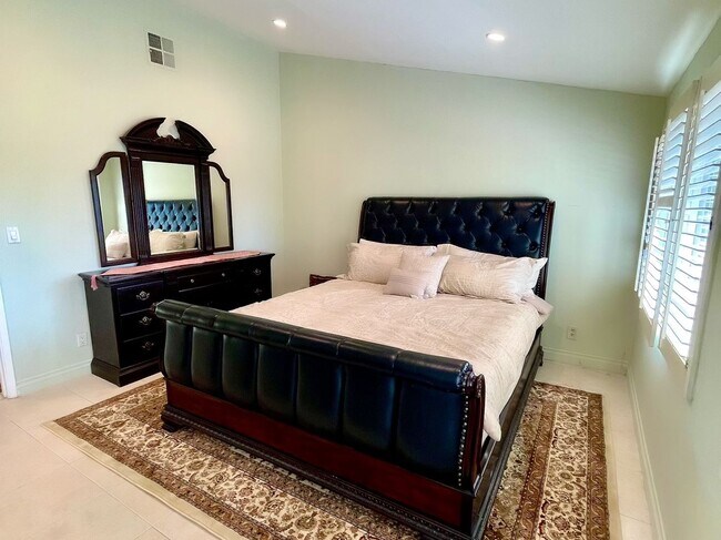 Building Photo - 5543 Mason Ave