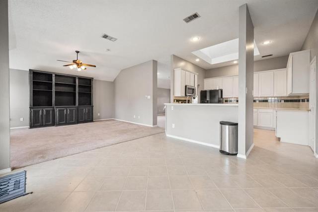 Building Photo - 7700 Glenoaks Dr