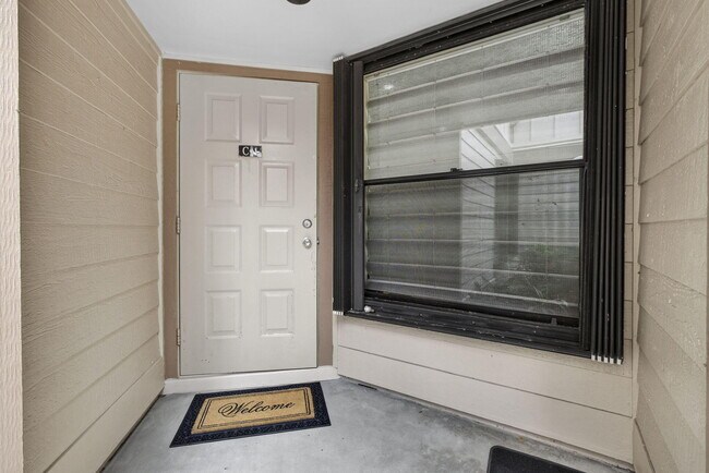Building Photo - 500 Crosswinds Dr