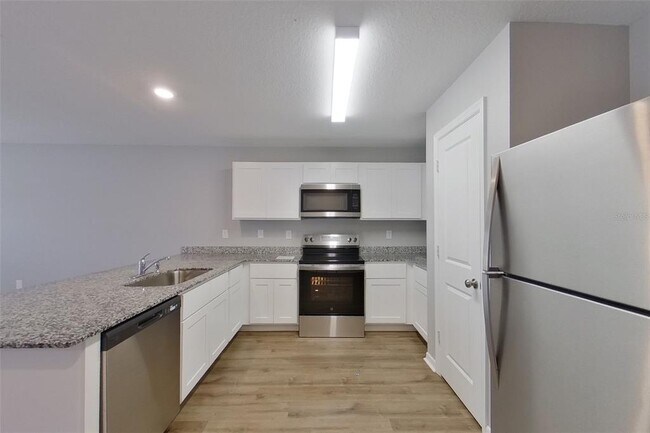 Building Photo - 9810 N Santee Terrace