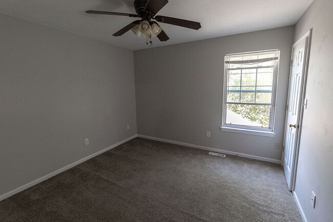 Building Photo - 5567-5569 Pinehurst Ln.