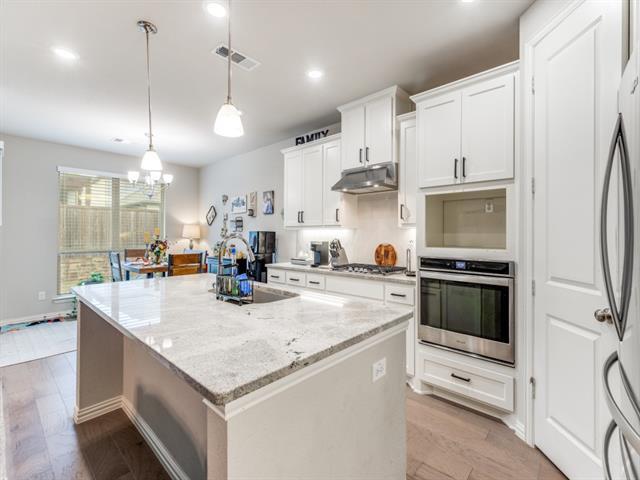 Building Photo - 1608 Carnation St