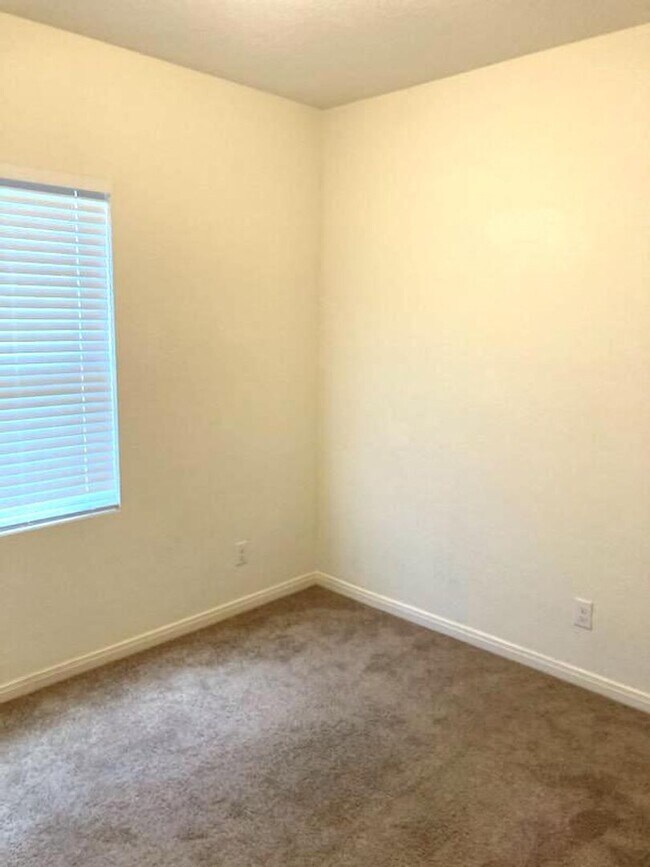 Building Photo - Open concept ranch