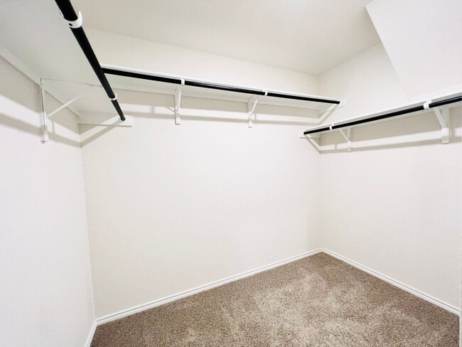 Building Photo - Modern 1-Story Home with Open Floor Plan & Spacious Backyard