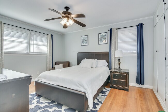 Building Photo - 1127 Magnolia Dr