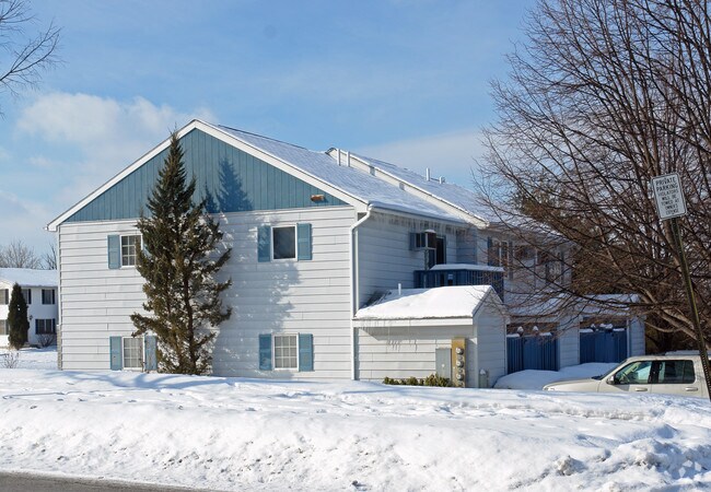 Building Photo - 1543-1547 Blue Course Dr