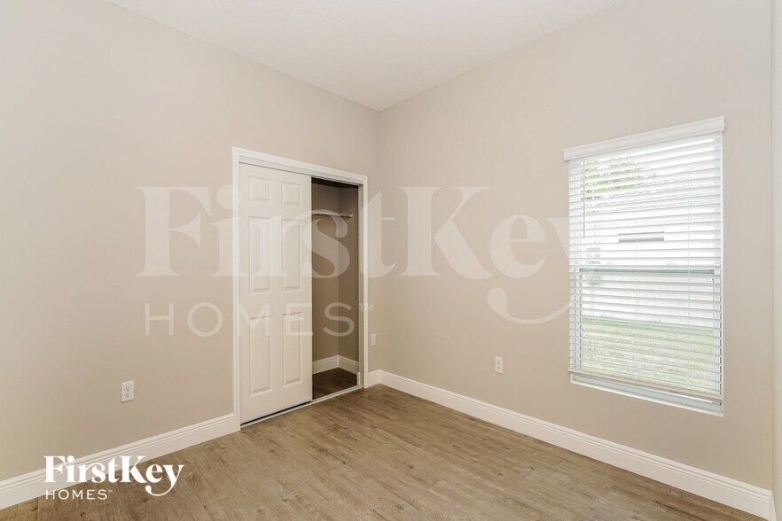 Building Photo - 446 Reading St SE