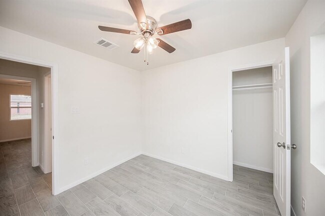 Building Photo - 5044 Mallow St
